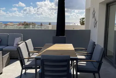 Image de Luxury 3 Bedroom Penthouse apartment with sea view. \n10 mins walk to Venus Beach