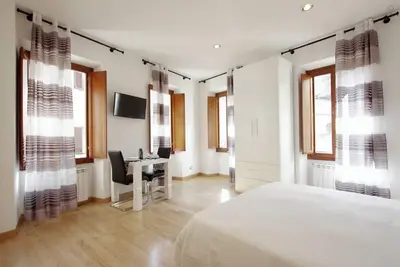 Image de Old Rome area-6 pax-Silent-Air conditioned-Historical Roman building