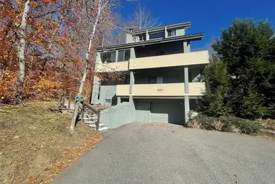 Image de Loon Family Getaway w/ski shuttle, garage and view