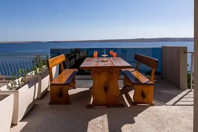 Apartments Rina - one bedroom apartment with a sea view A2