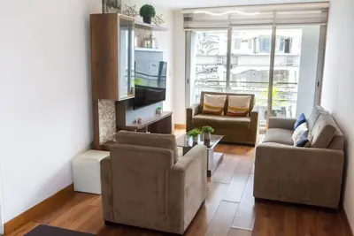 Perfect & Cozy Apt 3bed 2. 5bath w/ free parking!