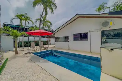Image de Happy House 4 Bed 3 Bath + Private Pool