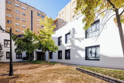 Image de Double Apartment With Parking Included