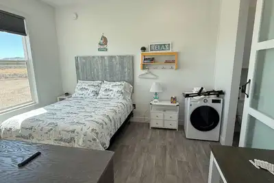 Image de Charming Desert Beach House Tiny home, with Ac, WiFi, game room/fitness room.