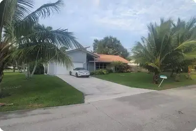 Image de Tropical paradise - 3 bedrooms, a pool & a Tiki Hut in beautiful Jupiter Florida