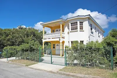 Image de Modern Villa - Upstairs\nSt Philip Barbados, 5 min from Airport, Ac, Wifi Parking