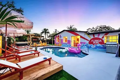 Image de Outdoor Movie Oasis • Heated Pool • Hot Tub • Golf