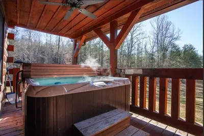 Image de Winter Cabin Escape w/ Hot Tub - Dog Friendly
