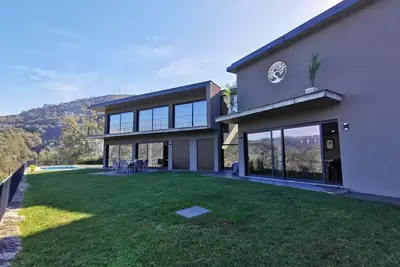 Image de Villa jusqu'à 10 personnes, piscine, vue imprenable et confort unique à Minho