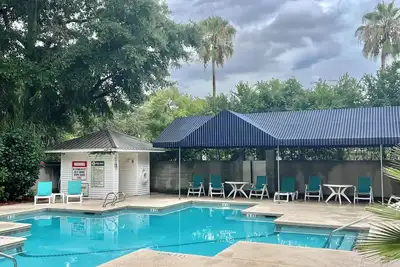 Image de La Vie Insulaire -optional Bikes–Walk 2 Redfern Village, shops, and restaurants!