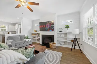 Image de Quiet 3br/2. 5ba with Fenced Yard—10-min drive to Duke University & Downtown