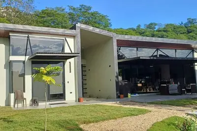 Image de Spacious 5-bedroom villa with Pool, Ac and private bath for each room