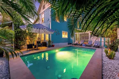 Image de Historic home, Heated pool, Bar, grill & fire pit.