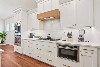 Image de Beautiful Brick Bungalow Private 4 Bedroom Home