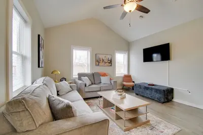 Image de < 1 Mi to Lake Ontario: Oswego Group Retreat