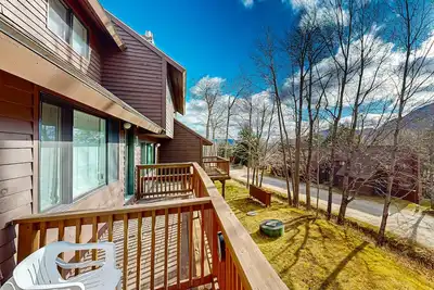 Image de Cozy Mountain Condo with Ski-in\/Ski-out Access, Scenic Balcony Views, and Wifi