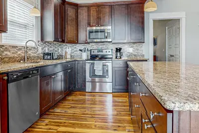 Image de Coastal-modern Townhouse  with private Hot tub and tuns of Resort Amenities