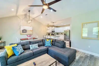 Image de Stylish & Modern Dothan Getaway Mins to Downtown!