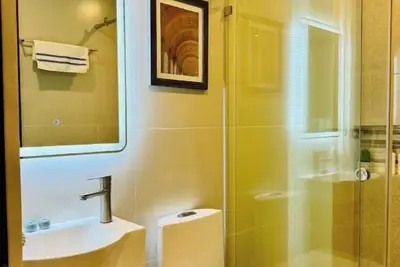 Image de Modern Luxury Smart 2-Br unit 303\n\n