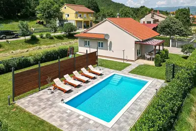 Image de Superbe maison à Lucane avec WiFi