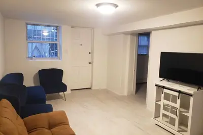 Image de Charming 2-bedroom apartment in brilliant Queens with Ac, WiFi, Near Jfk.