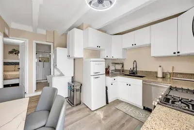 Image de Charming 1-bedroom studio with private entrance and backyard