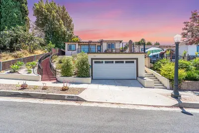 Image de Experience SoCal Living in a Newly Updated Home! \n