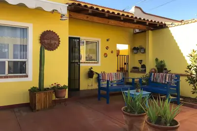 Canary House. 2br/2ba Pets are welcome