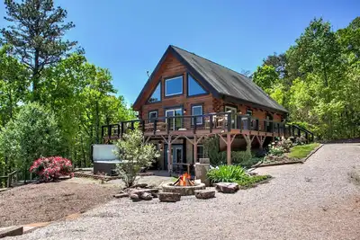 Laughing Logs: Mountain Cabin with Hot Tub, Games, & Stunning Views