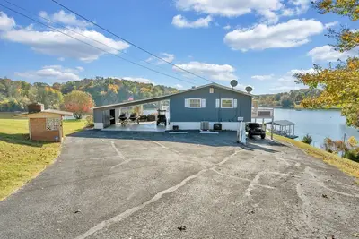 Image de Lake Paradise Point: Lakefront Home with Private Dock! Casago Sml