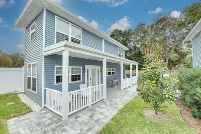 Image de Luxury Dunedin Tiny Home with Pool - \"Skye\"