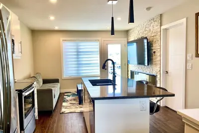 Modern & Luxurious Private Suite in Regina