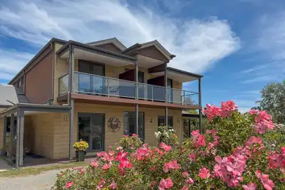 Image de Rustic Winery Villa | 5br Stay with Scenic Views