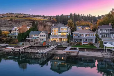 Image de Lake Chelan Minneapolis Beach Waterfront w/ dock!