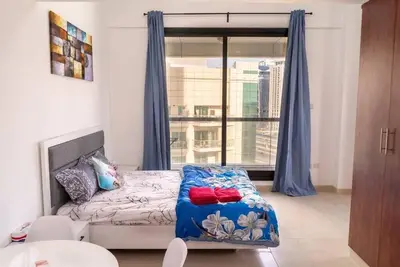 Image de 1br près du métro et du tramp