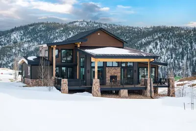 Image de Breathtaking Mountain Manor, Huge Deck w/ Hot Tub, Everything High End and New, 1 Mile to Ski Slopes