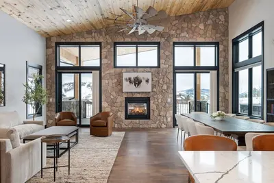 Image de Majestic Mountain Escape, Huge Deck w/ Hot Tub, Everything High End and New, 1 Mile to Ski Slopes