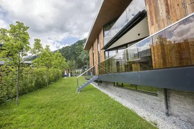 Appartement moderne avec balcon et accès au sauna