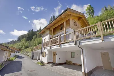 Image de Chalet de luxe avec piscine à Königsleiten