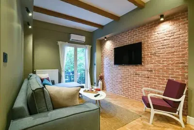 Redstone NewRetro Apartment\n\n