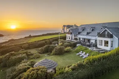 Image de Henscath House's characterful and spacious design perfectly caters for family and friends