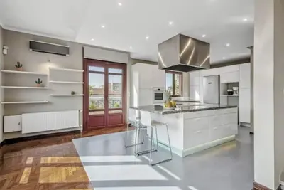 Image de Acropolis Noir Penthouse\n\n