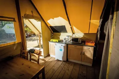 Image de Cabane toilée proche Etang de Thau! Réservez sur : https:\/\/www. lou-labech. fr\/