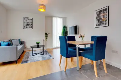 Image de 54 Woodpecker Way · Modern apartment near Addenbrookes | Free parking | Pass the Keys