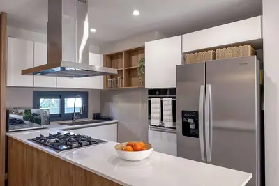 Image de Spectacular brand new Beach Condo