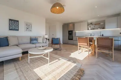 Image de A modern costal townhouse in the scenic Bull Bay, offering stunning coastal views for up to 4 guests
