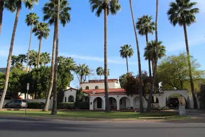 Image de Spacious historic 4-bedroom Spanish Colonial Central Phoenix home.