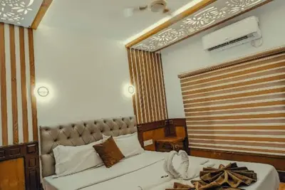 Image de Grand villa Luxury Houseboat : King Suite with Balcony\n