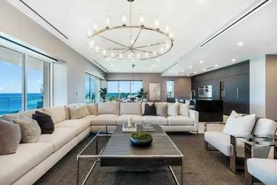 Image de Aqua #4: Full-Floor Residence on 7 Mile Beach w/ Private Pool, Ocean Balcony, and Luxe Interiors