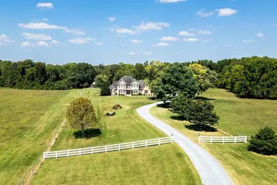 Image de Guest Lodge | Private Pool | Outdoor Dining | Game Room